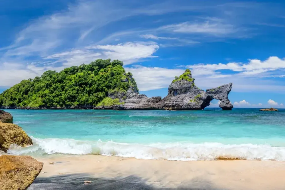 Atuh Beach Nusa Penida – Scenic Tours & Island Adventure