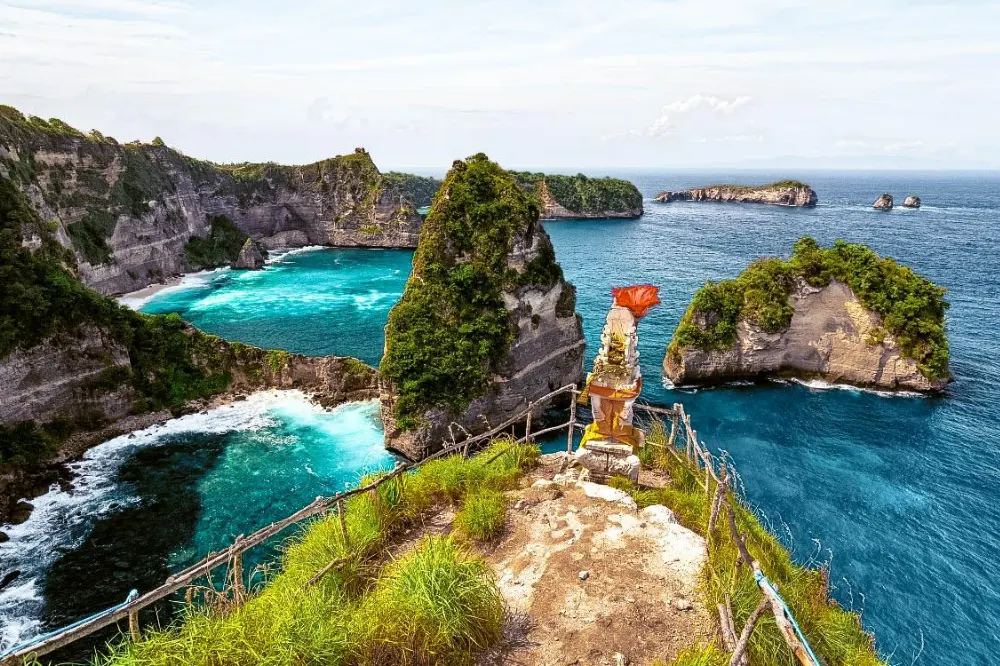 Thousand Island - Best Viewpoint in East Nusa Penida near Tree House