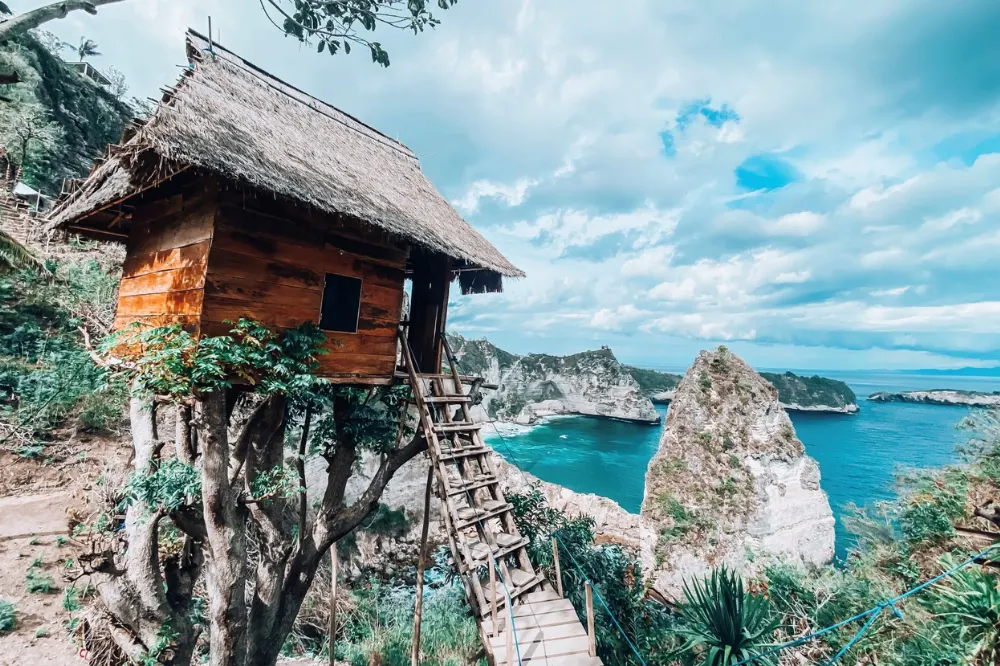 Tree House Nusa Penida – Famous Molenteng Viewpoint